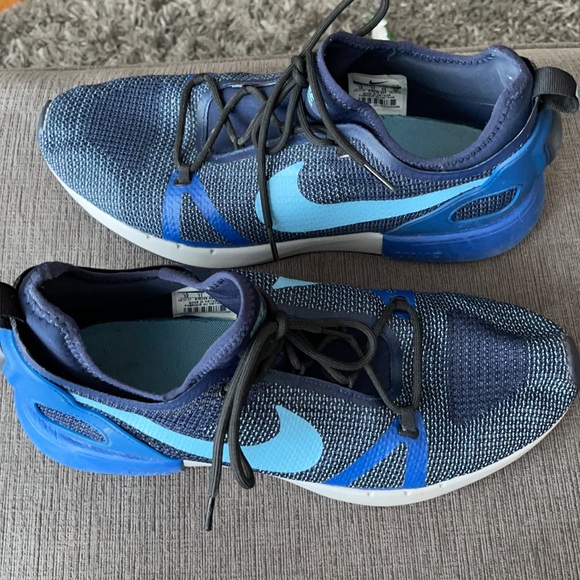 Never worn- Nike Dual Racer